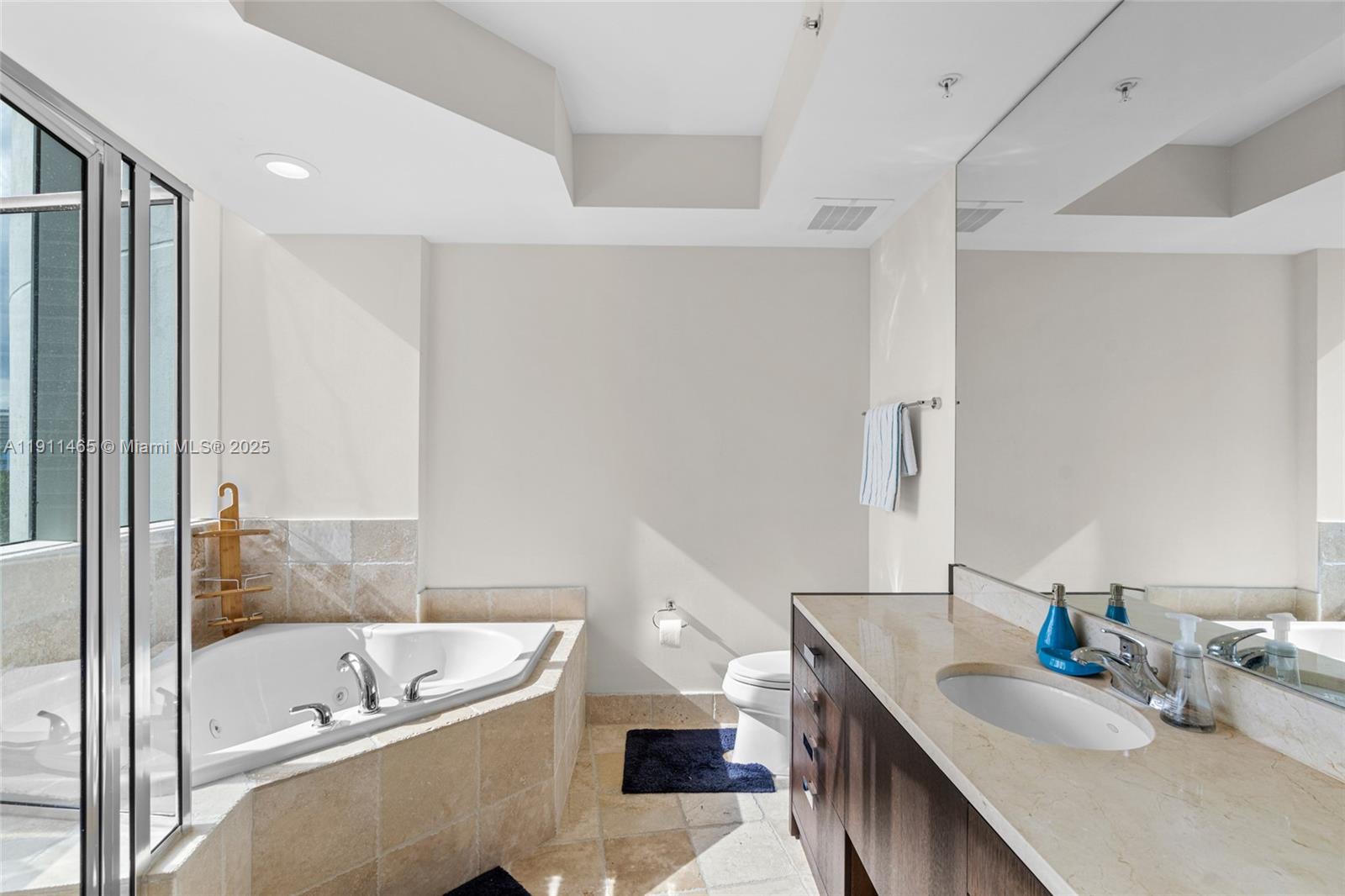 Sunny Isles Beach, Florida, 33160, United States, 3 Bedrooms Bedrooms, ,4 BathroomsBathrooms,Residential,For Sale,1991533