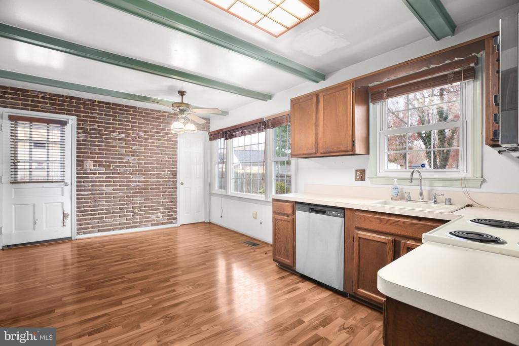 Springfield, Virginia, 22153, United States, 4 Bedrooms Bedrooms, ,4 BathroomsBathrooms,Residential,For Sale,1992836