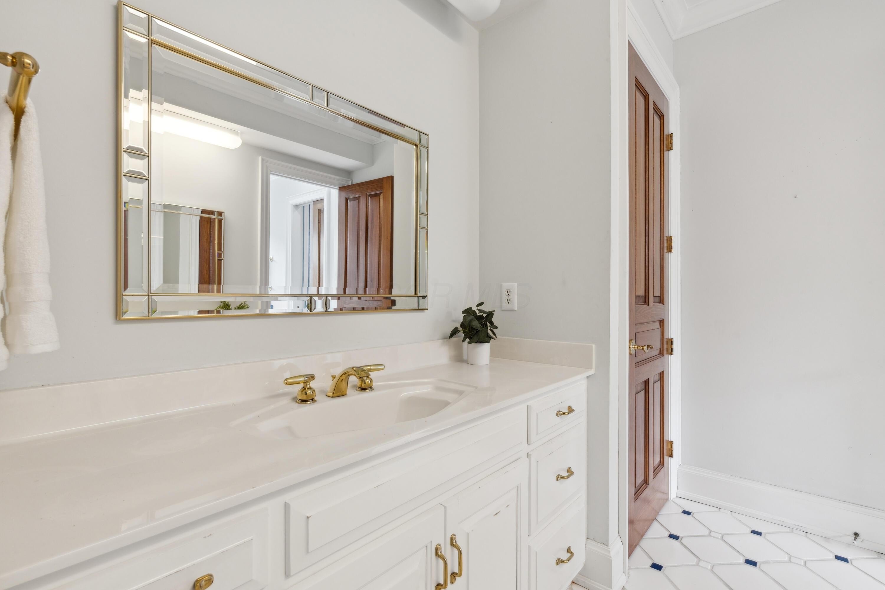 Columbus, Ohio, 43220, United States, 5 Bedrooms Bedrooms, ,5 BathroomsBathrooms,Residential,For Sale,1798291