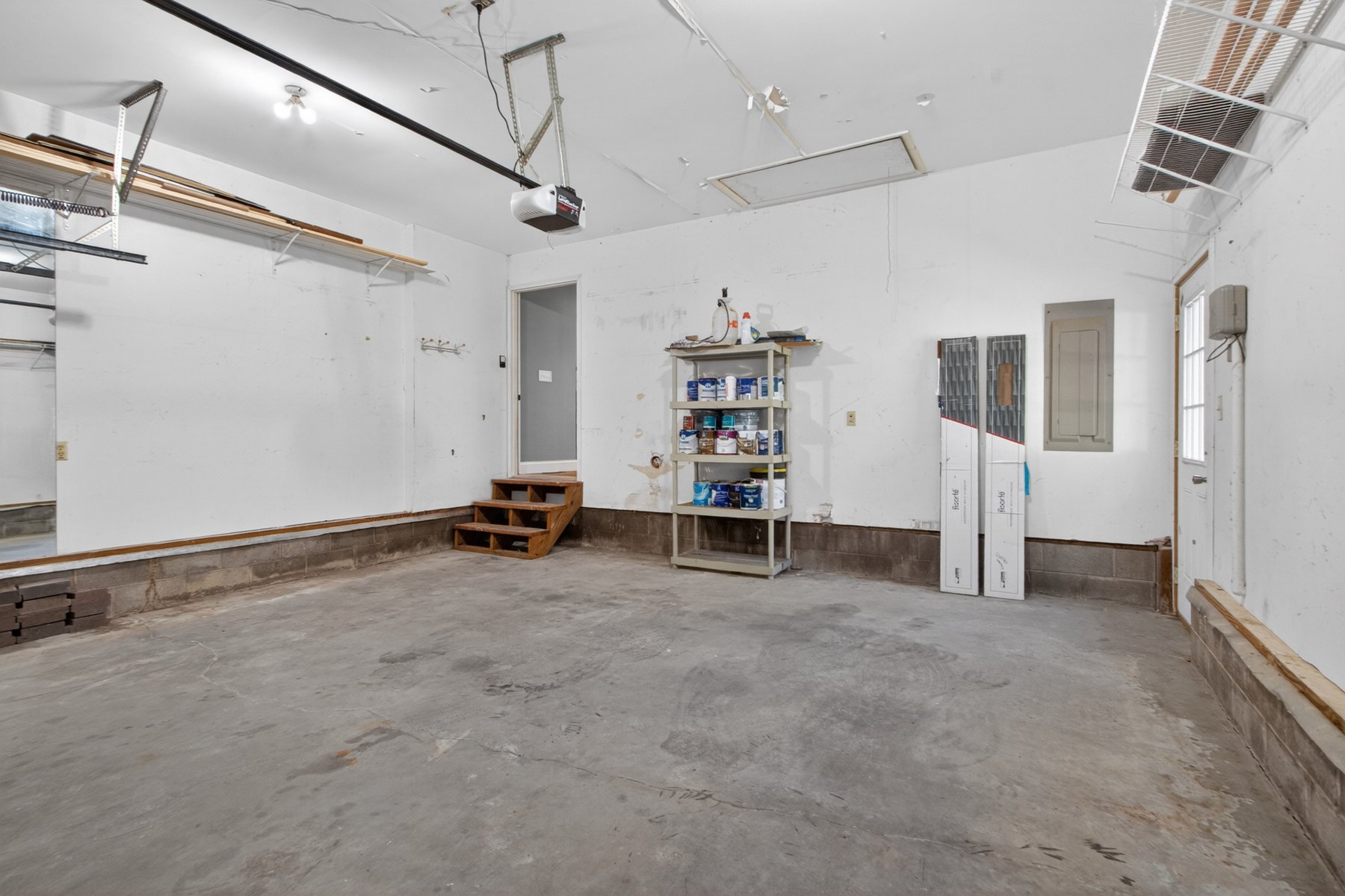  18609 Broadfield Drive - 物件實景