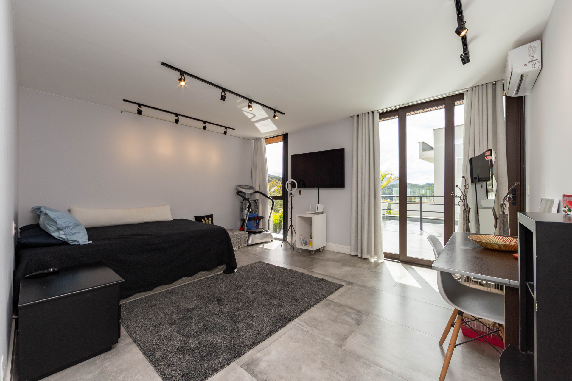  Single-story residence with four suites in a high-standard condominium - 物件實景