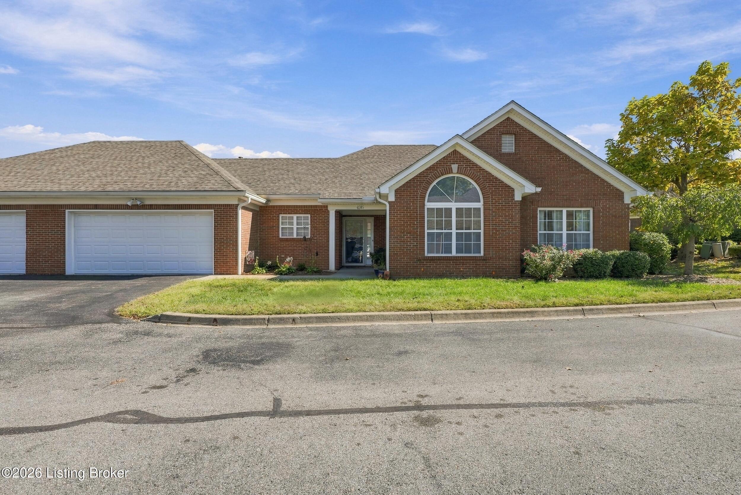 Park Club Cir, Louisville, KY 40229