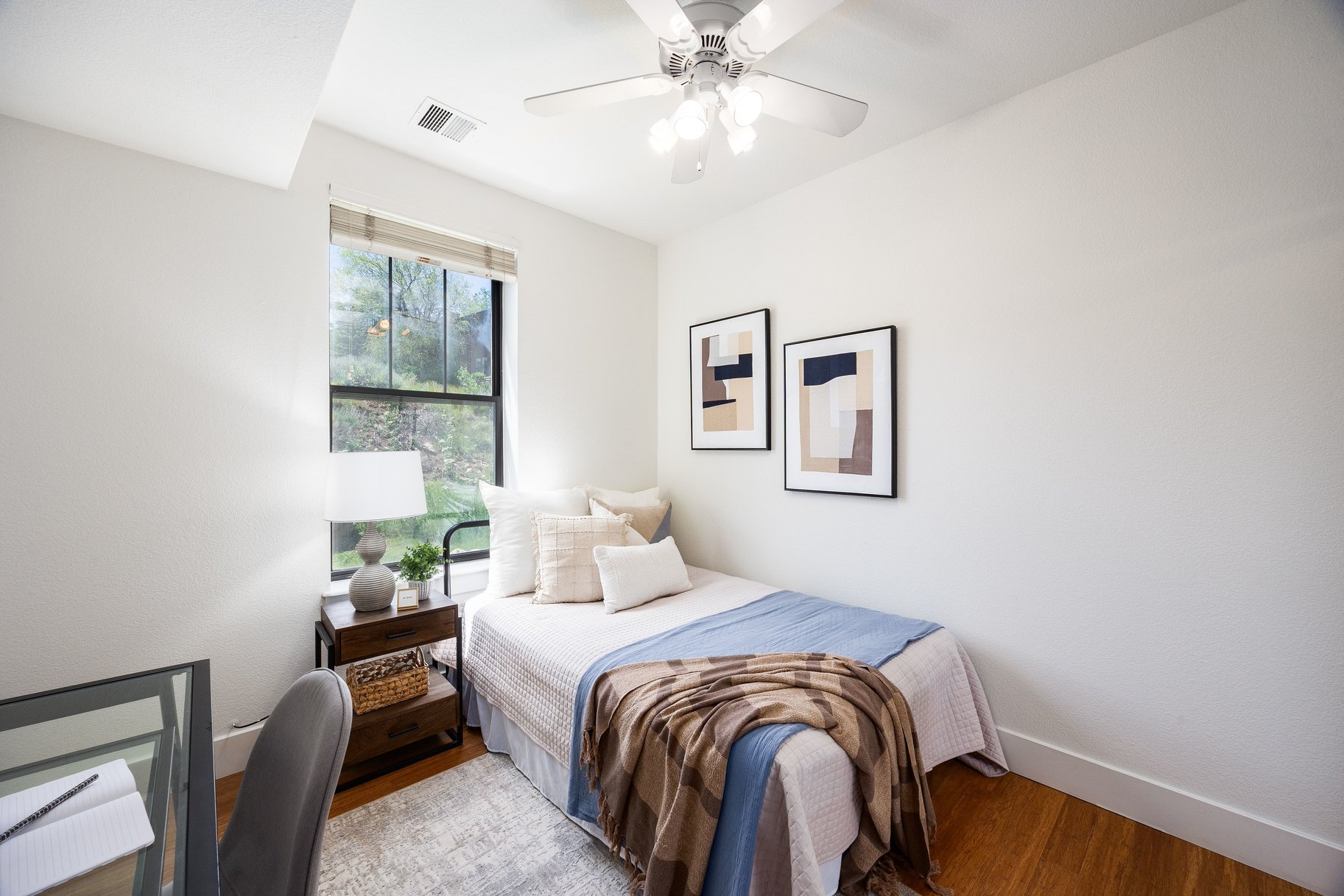  Light Filled Open Floor Plan with Seamless Access to Outdoor Space - 物件實景