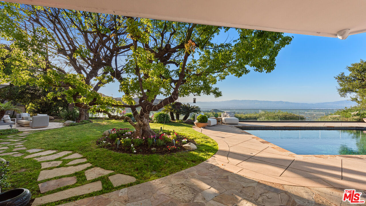 Los Angeles, California, 90049, United States, 5 Bedrooms Bedrooms, ,4 BathroomsBathrooms,Residential,For Sale,1889913