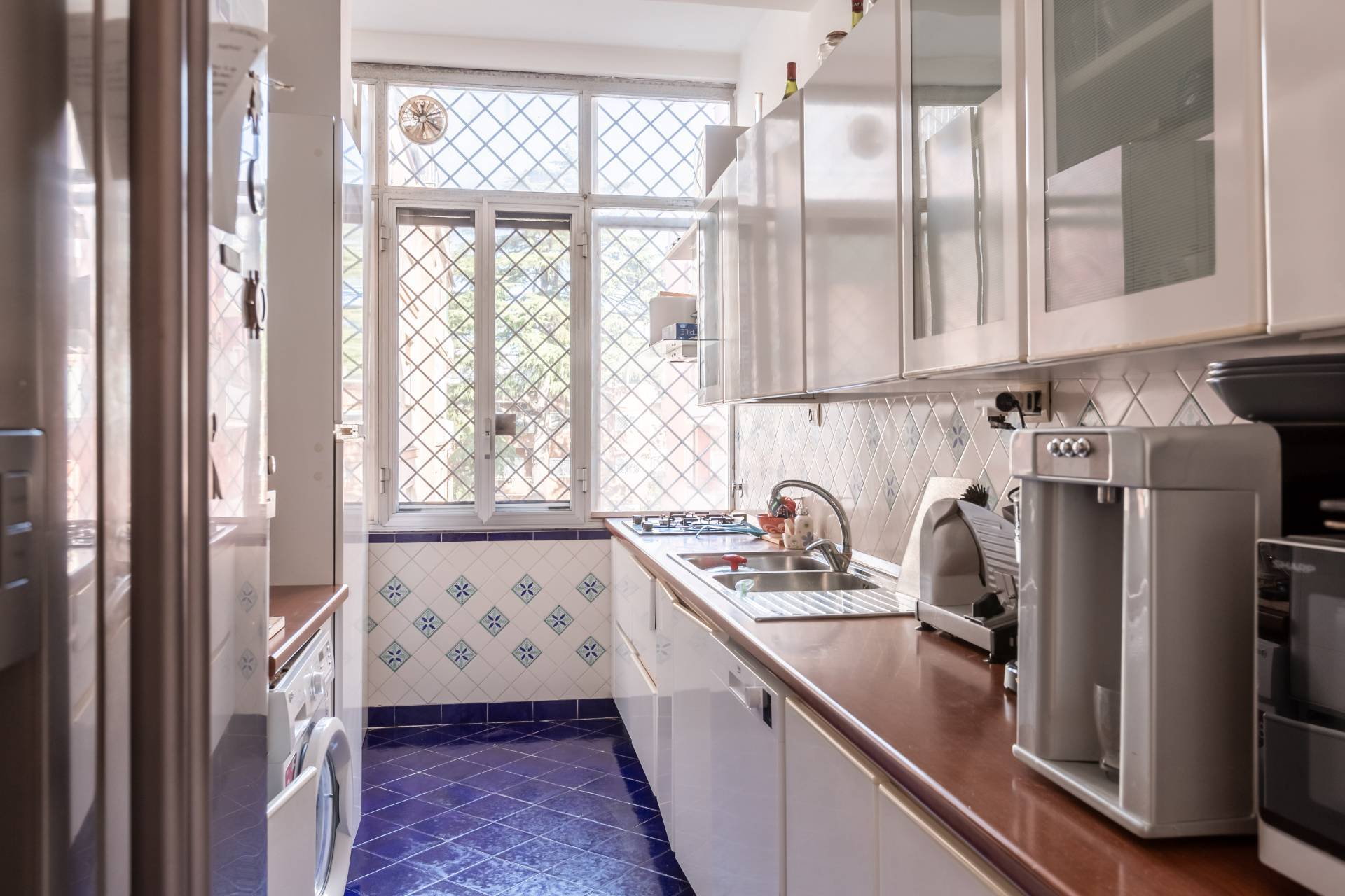 Roma, Roma, 00100, IT, 3 Bedrooms Bedrooms, ,2 BathroomsBathrooms,Residential,For Sale,1877173