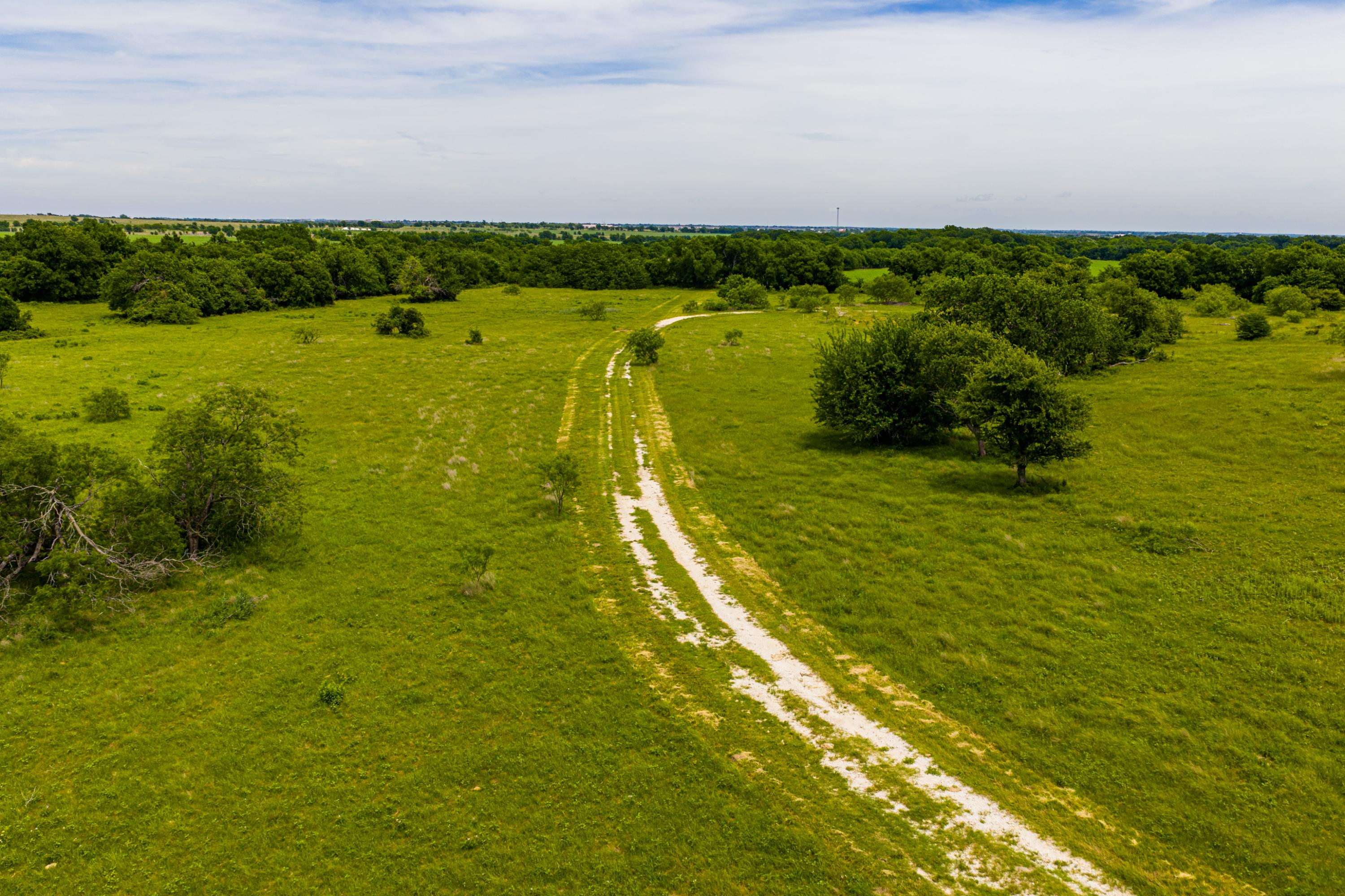  667 Acre Development Property With Two Miles Of Highway Frontage - 物件實景