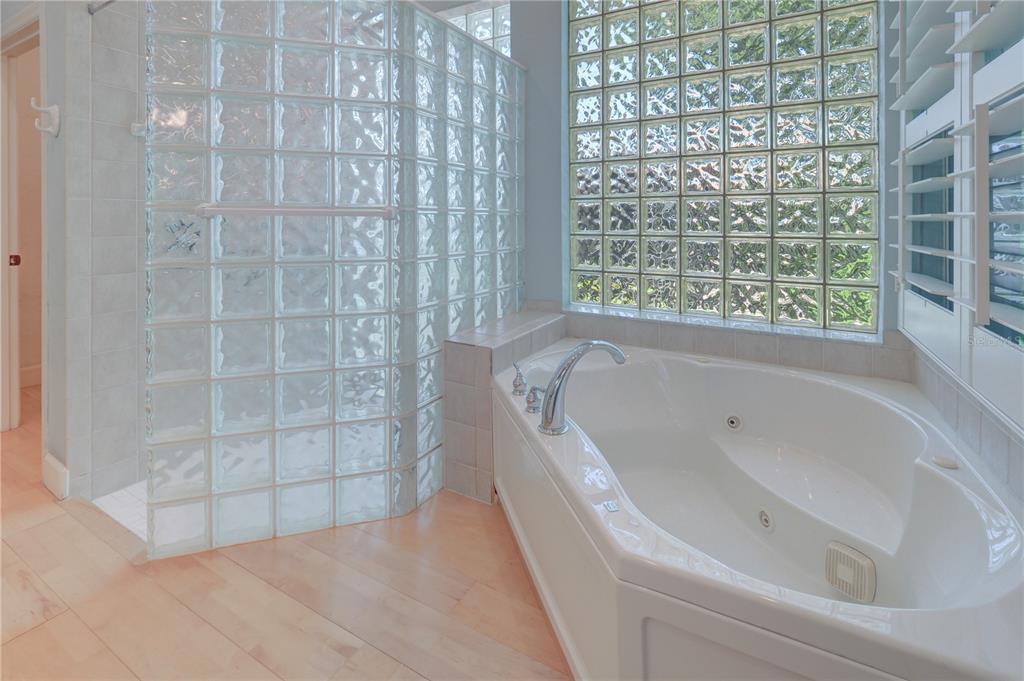 Nokomis, Florida, 34275, United States, 3 Bedrooms Bedrooms, ,4 BathroomsBathrooms,Residential,For Sale,1913339