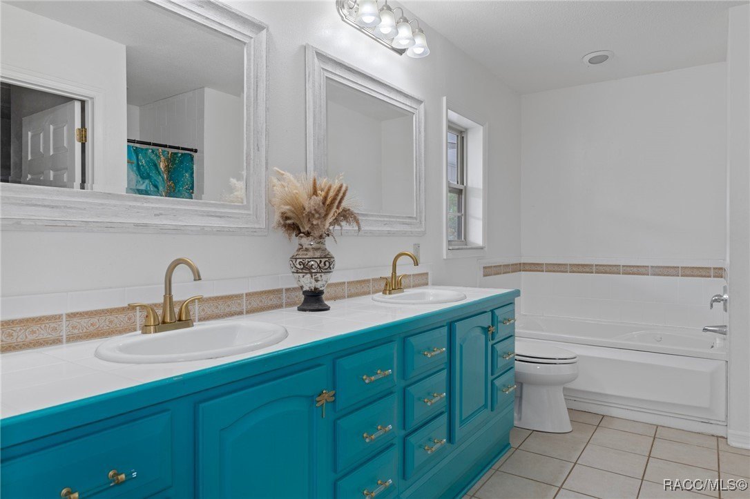 Crystal River, Florida, 34428, United States, 3 Bedrooms Bedrooms, ,3 BathroomsBathrooms,Residential,For Sale,1977079