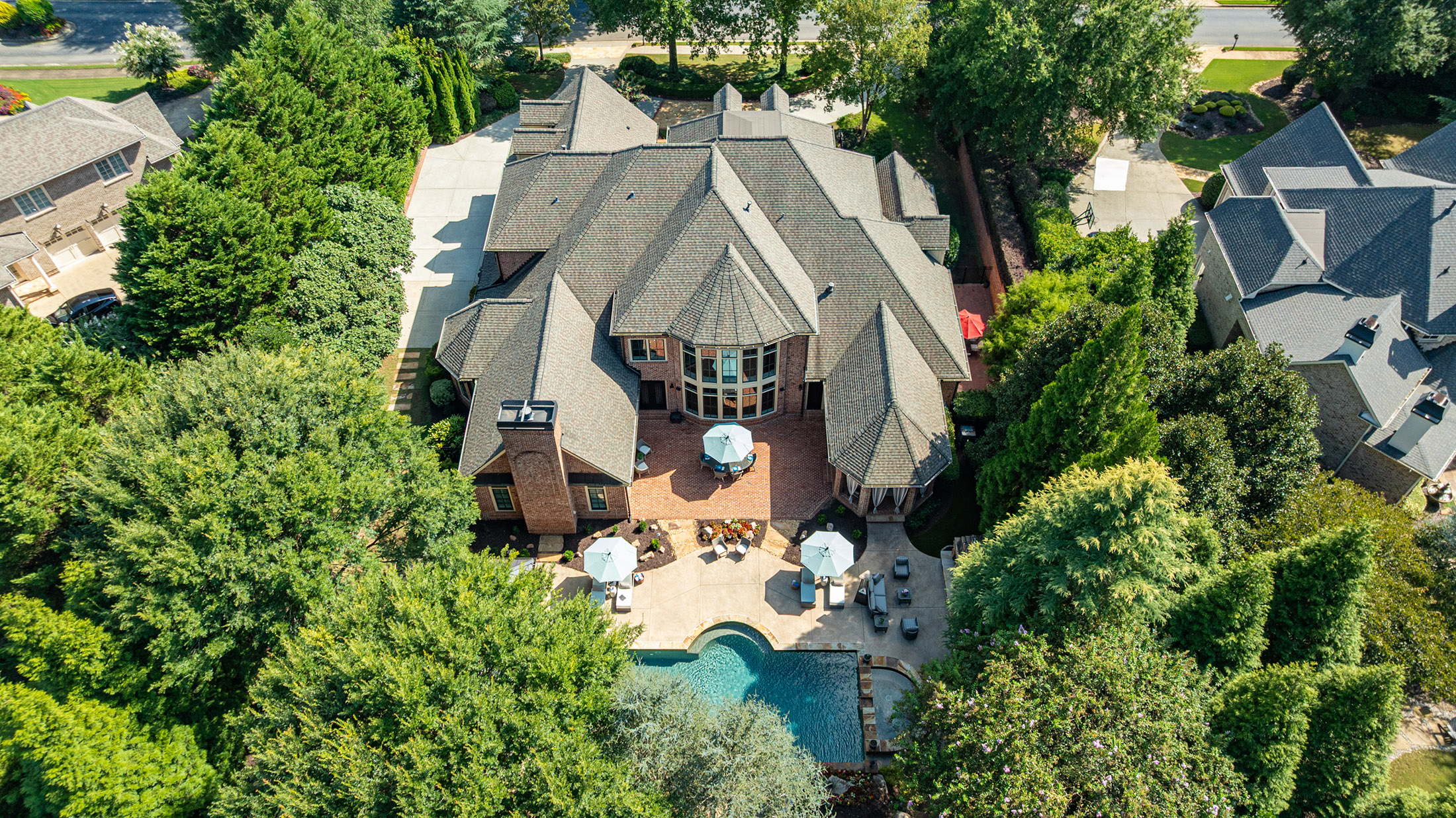  Impressive Brick Estate on a Private Wooded 1+/- Acre Lot in The Manor - 物件實景
