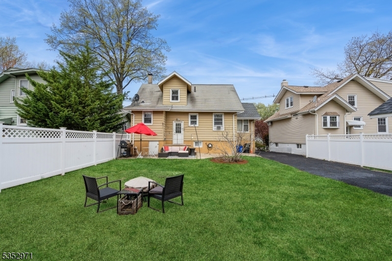 Ridgefield Boro, New Jersey, 07657, United States, 3 Bedrooms Bedrooms, ,2 BathroomsBathrooms,Residential,For Sale,1907428