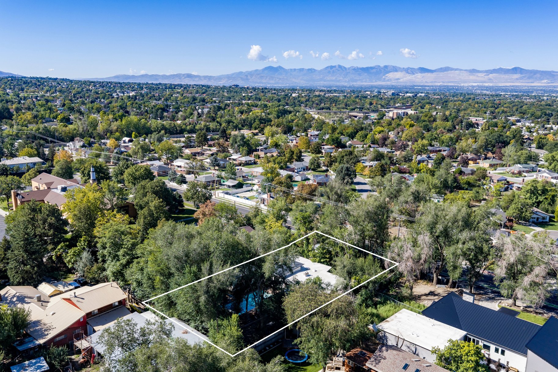  Mid Century Modern Home on a 1/2 Acre Lot - 物件實景