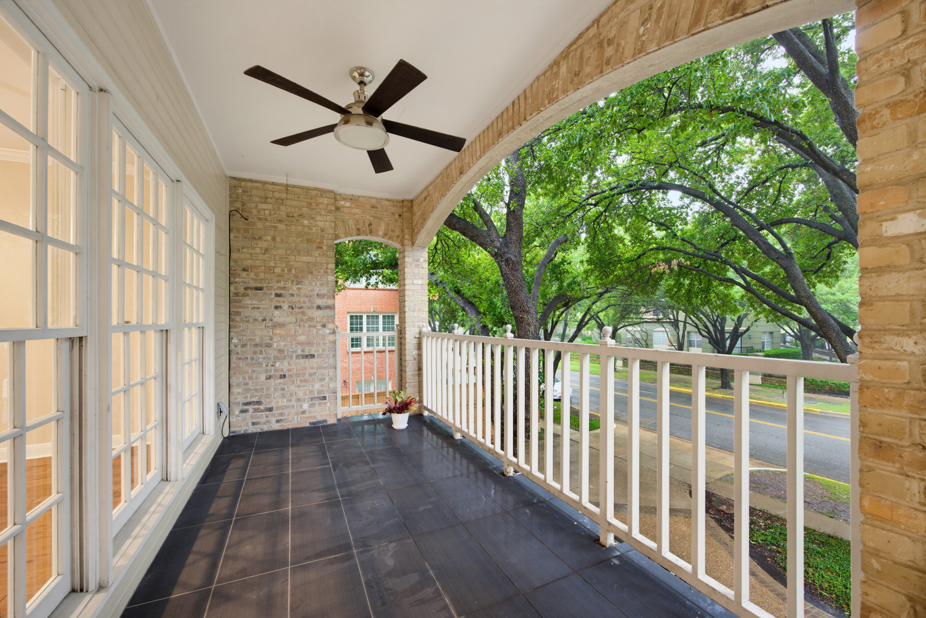  Highland Park Fabulous Three Bedroom Corner Condo at The Savoy, HPISD - 物件實景