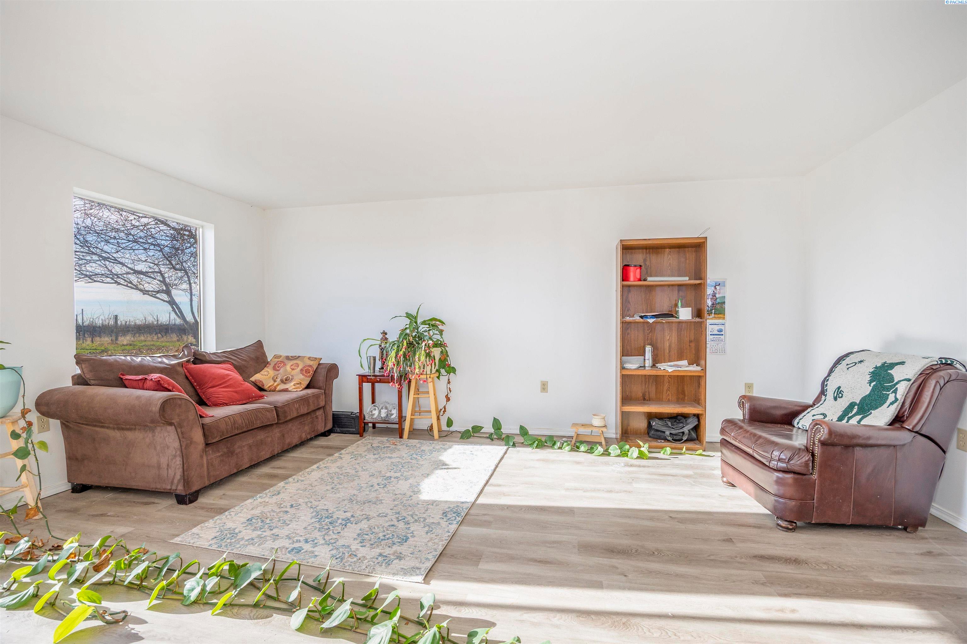 Pasco, Washington, 99301, United States, ,Residential,For Sale,1998040