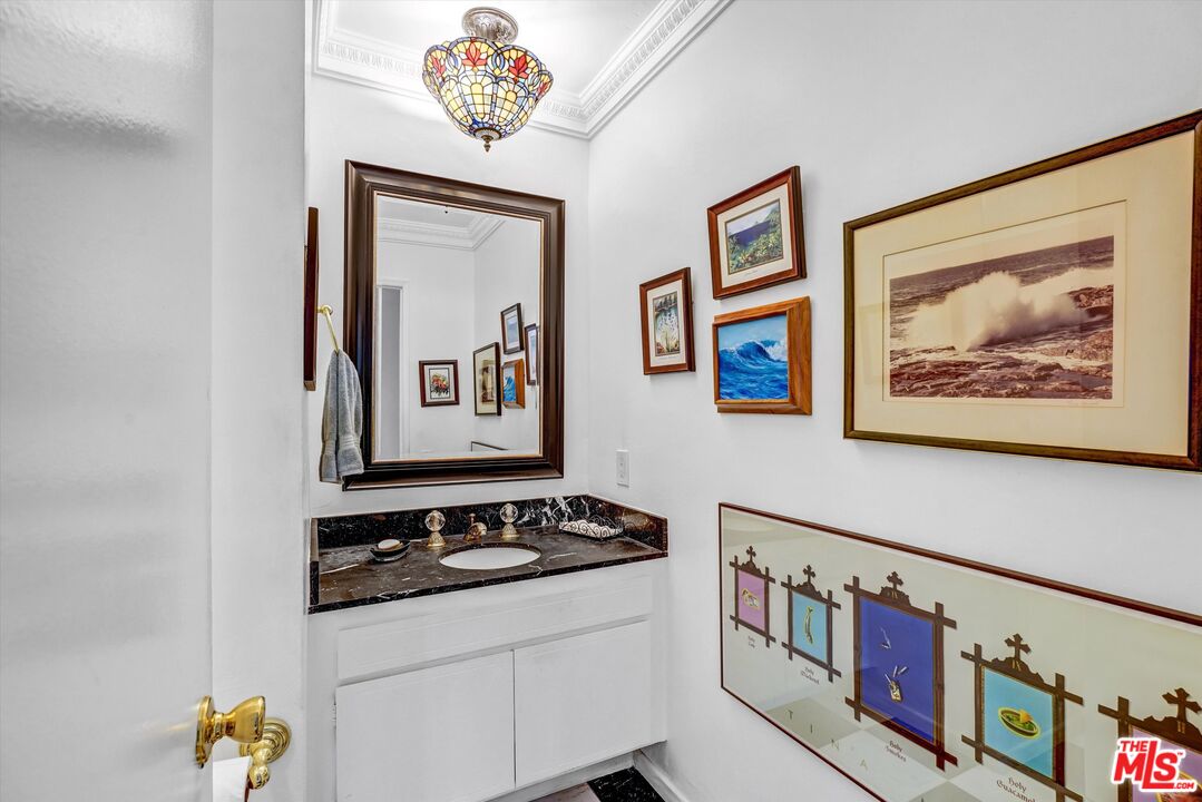 Los Angeles, California, 90035, United States, 1 Bedroom Bedrooms, ,2 BathroomsBathrooms,Residential,For Sale,1918607