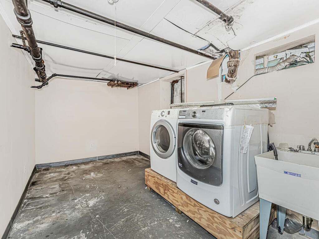 Yonkers, New York, 10710, United States, 5 Bedrooms Bedrooms, ,3 BathroomsBathrooms,Residential,For Sale,1983981