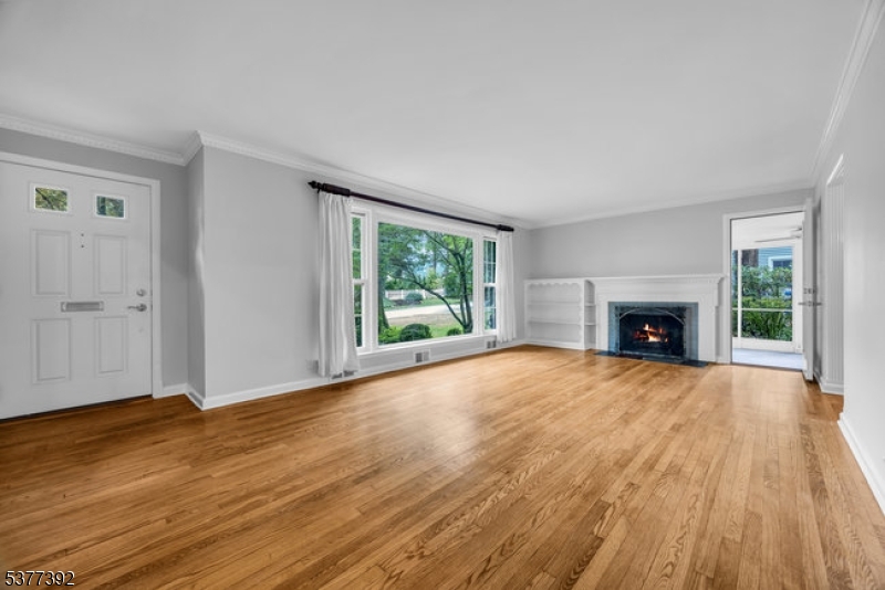 Chatham Twp., New Jersey, 07928, United States, 4 Bedrooms Bedrooms, ,3 BathroomsBathrooms,Residential,For Sale,1926166