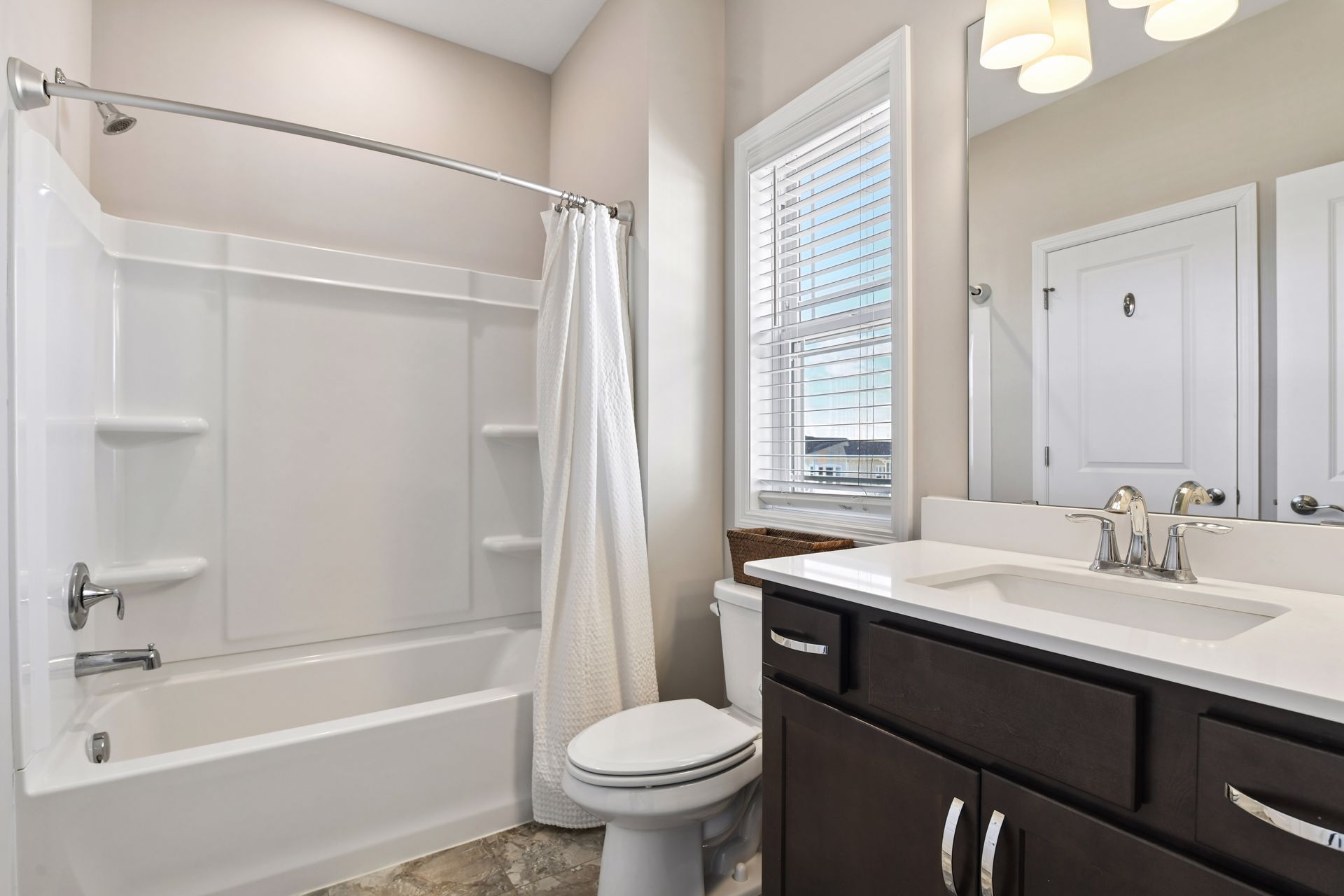  Refined Living in Prime Location - 物件實景