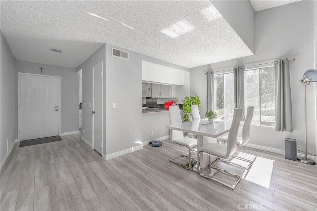 Newhall, California, 91321, United States, 2 Bedrooms Bedrooms, ,2 BathroomsBathrooms,Residential,For Sale,2005883