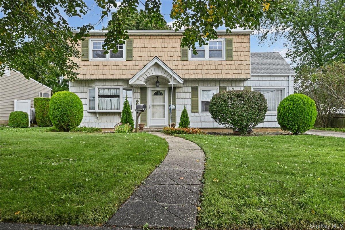 Saucer Ln, Levittown, NY 11756 #1