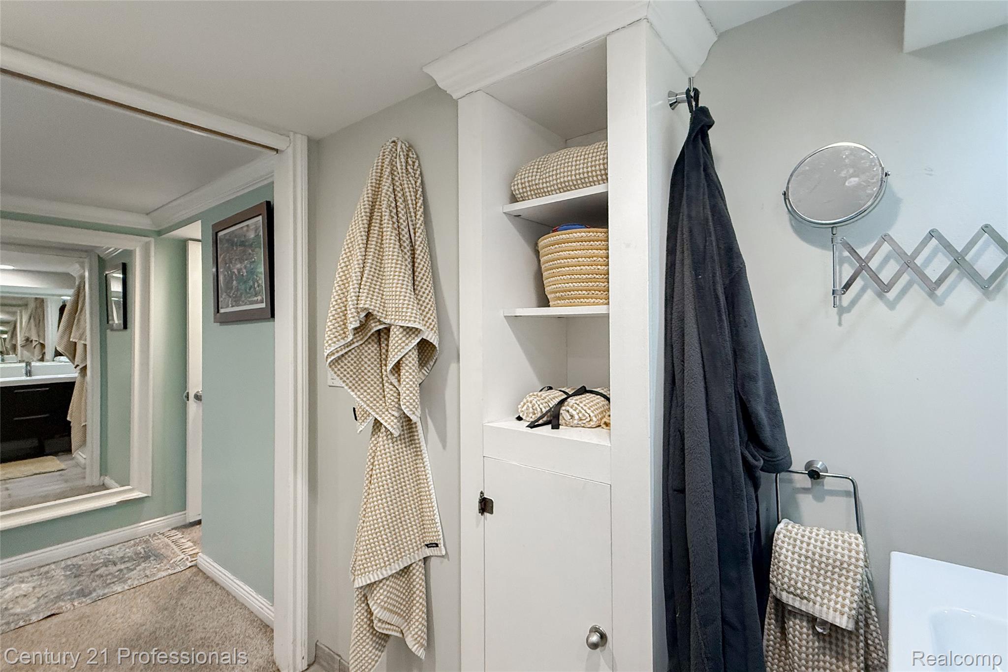 LakeOrion, Michigan, 48362, United States, 2 Bedrooms Bedrooms, ,2 BathroomsBathrooms,Residential,For Sale,2005398