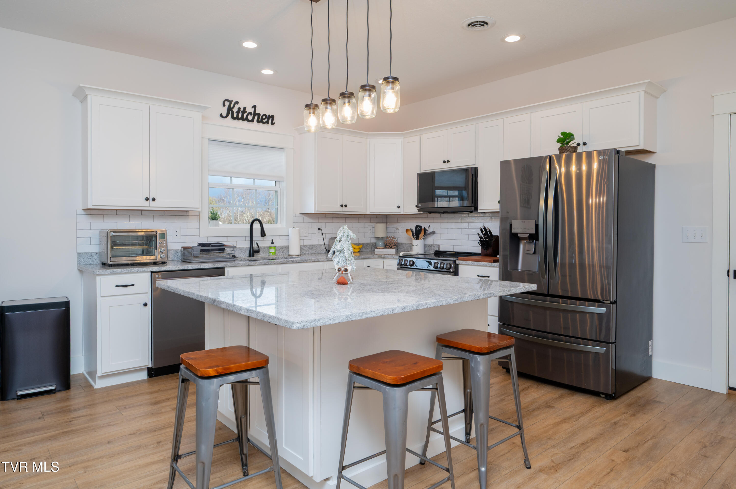 Greeneville, Tennessee, 37745, United States, 4 Bedrooms Bedrooms, ,3 BathroomsBathrooms,Residential,For Sale,2005652