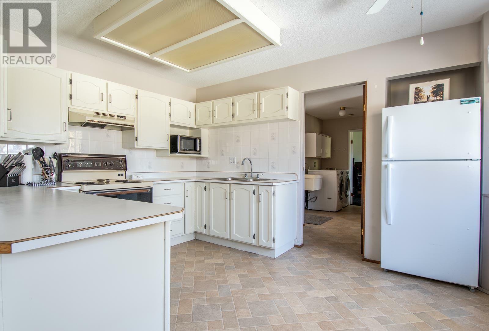 SPALLUMCHEEN, British Columbia, V4Y 0S8, CA, 6 Bedrooms Bedrooms, ,2 BathroomsBathrooms,Residential,For Sale,1838757