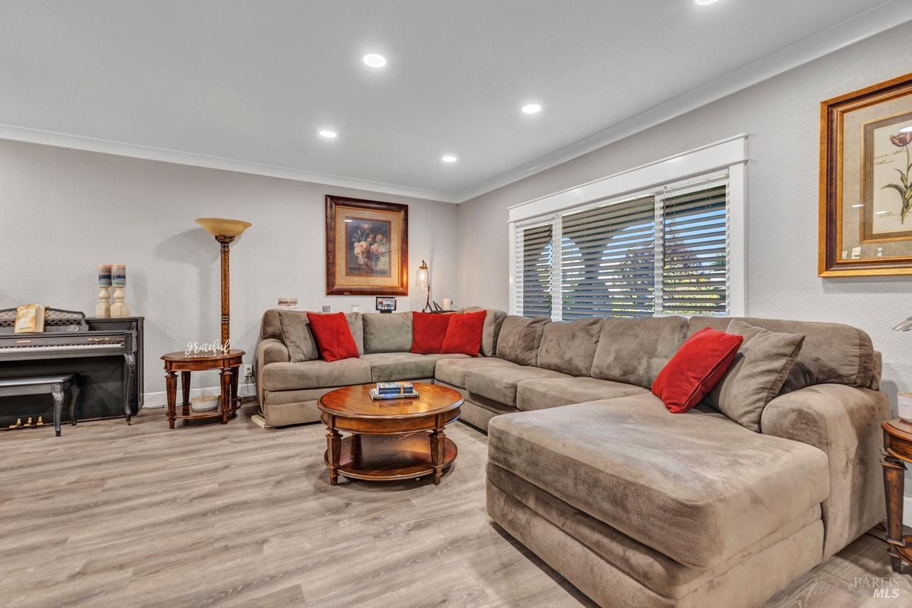Vacaville, California, 95688, United States, 4 Bedrooms Bedrooms, ,3 BathroomsBathrooms,Residential,For Sale,1900587
