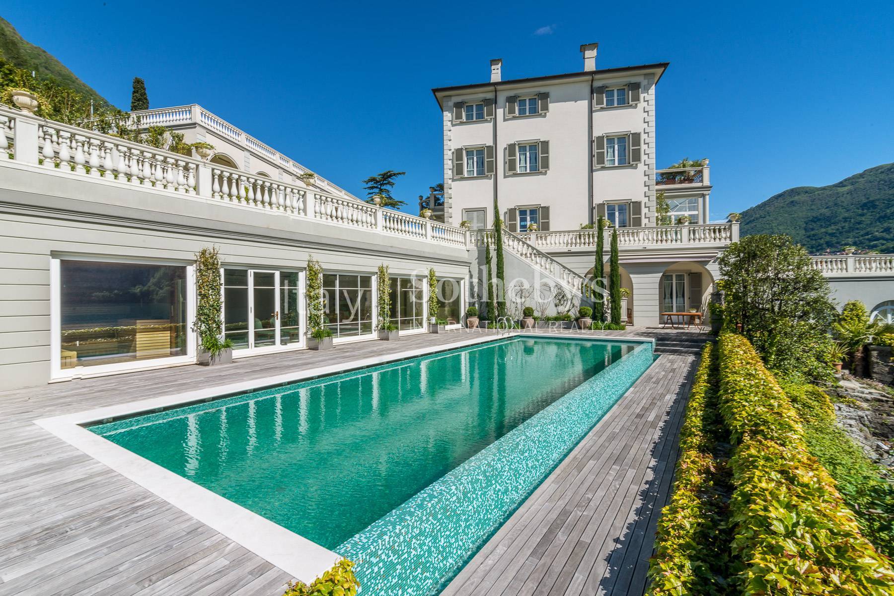  Gorgeous lakefront trophy estate - 物件實景
