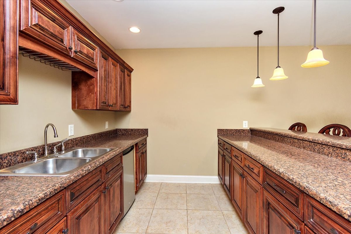 Clarksville, Tennessee, 37043, United States, 4 Bedrooms Bedrooms, ,4 BathroomsBathrooms,Residential,For Sale,1933080