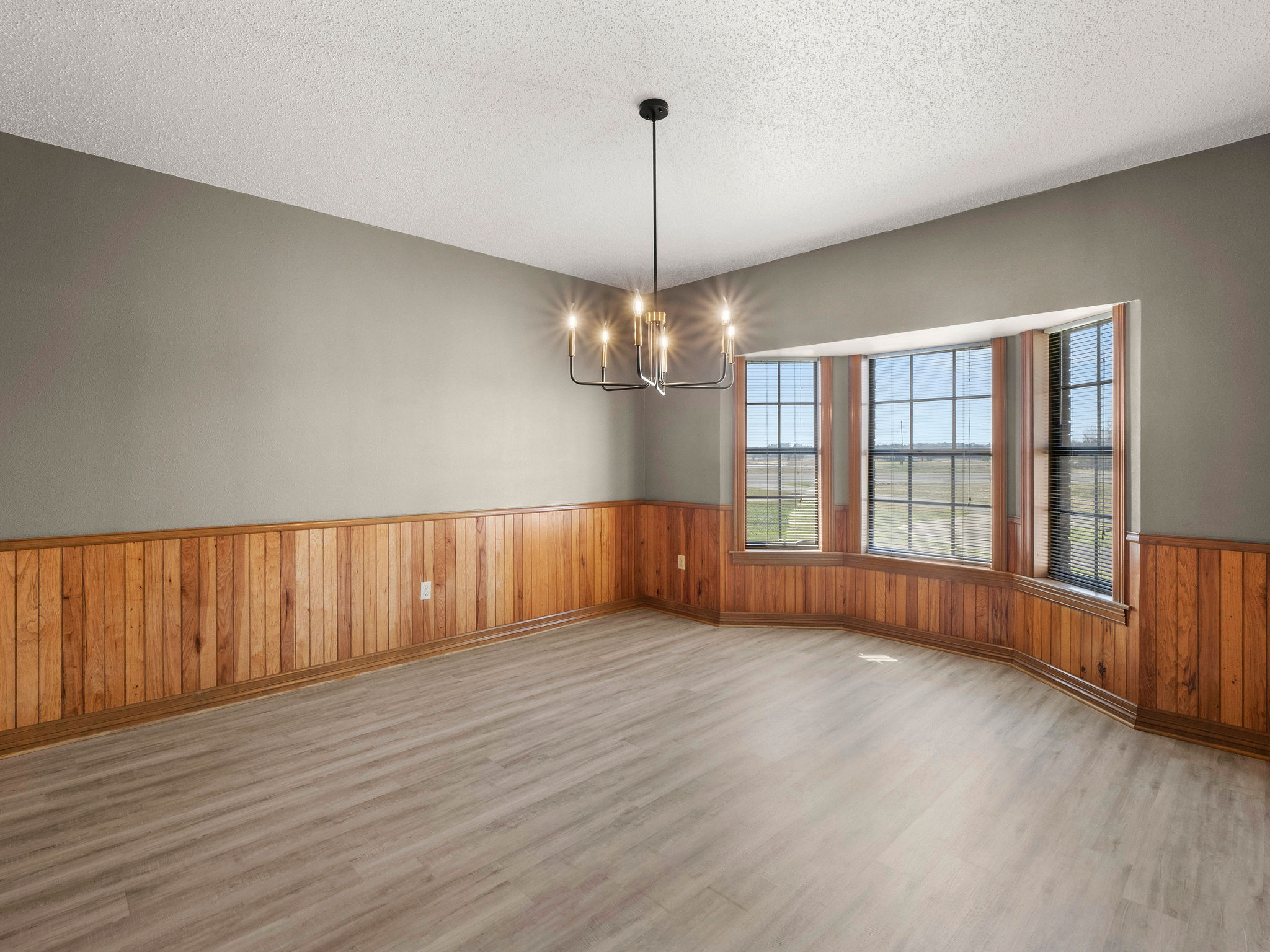 Zwolle, Louisiana, 71486, United States, 5 Bedrooms Bedrooms, ,3 BathroomsBathrooms,Residential,For Sale,1981648