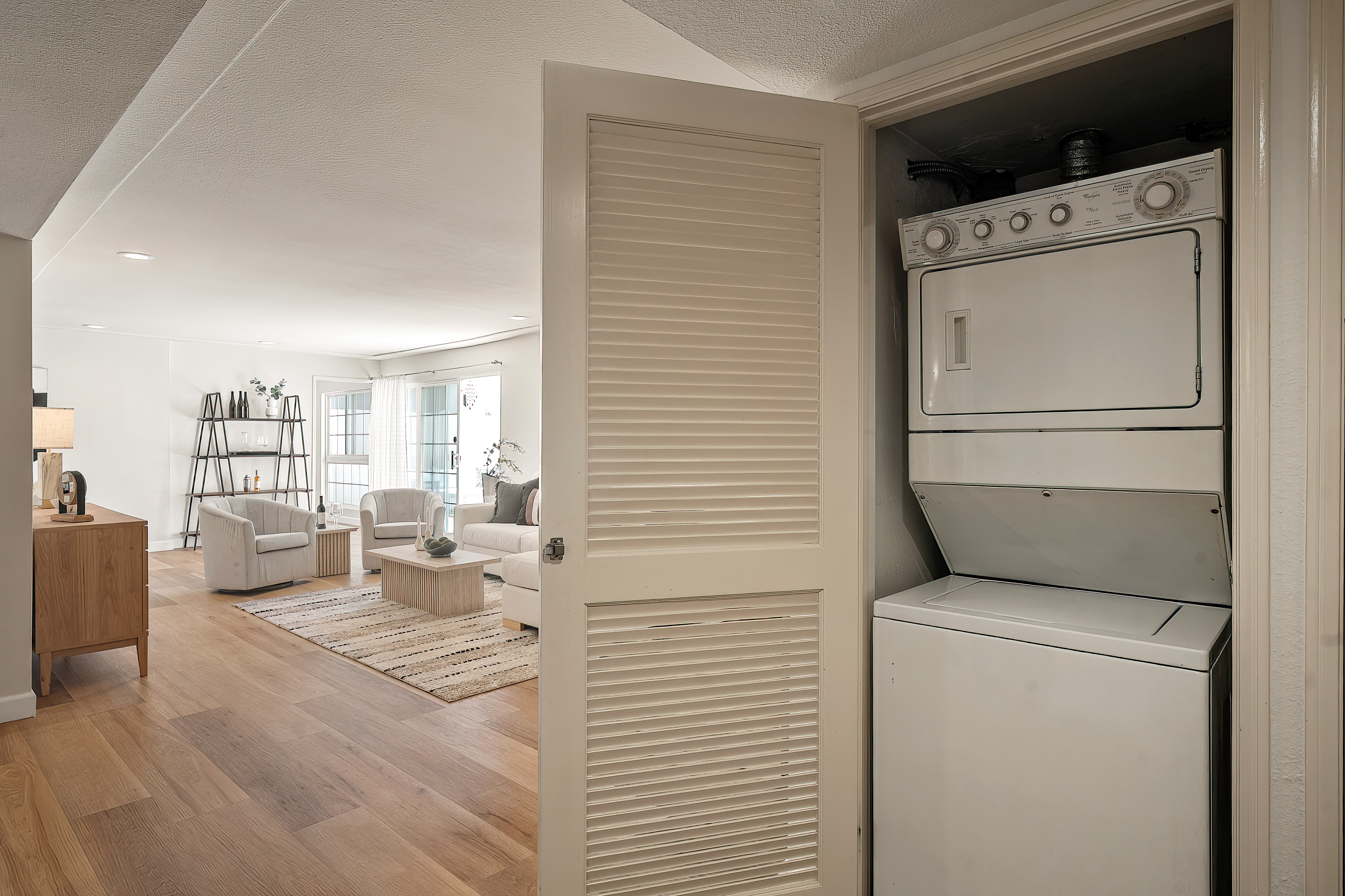  5050 Coldwater Canyon #203 - 物件實景