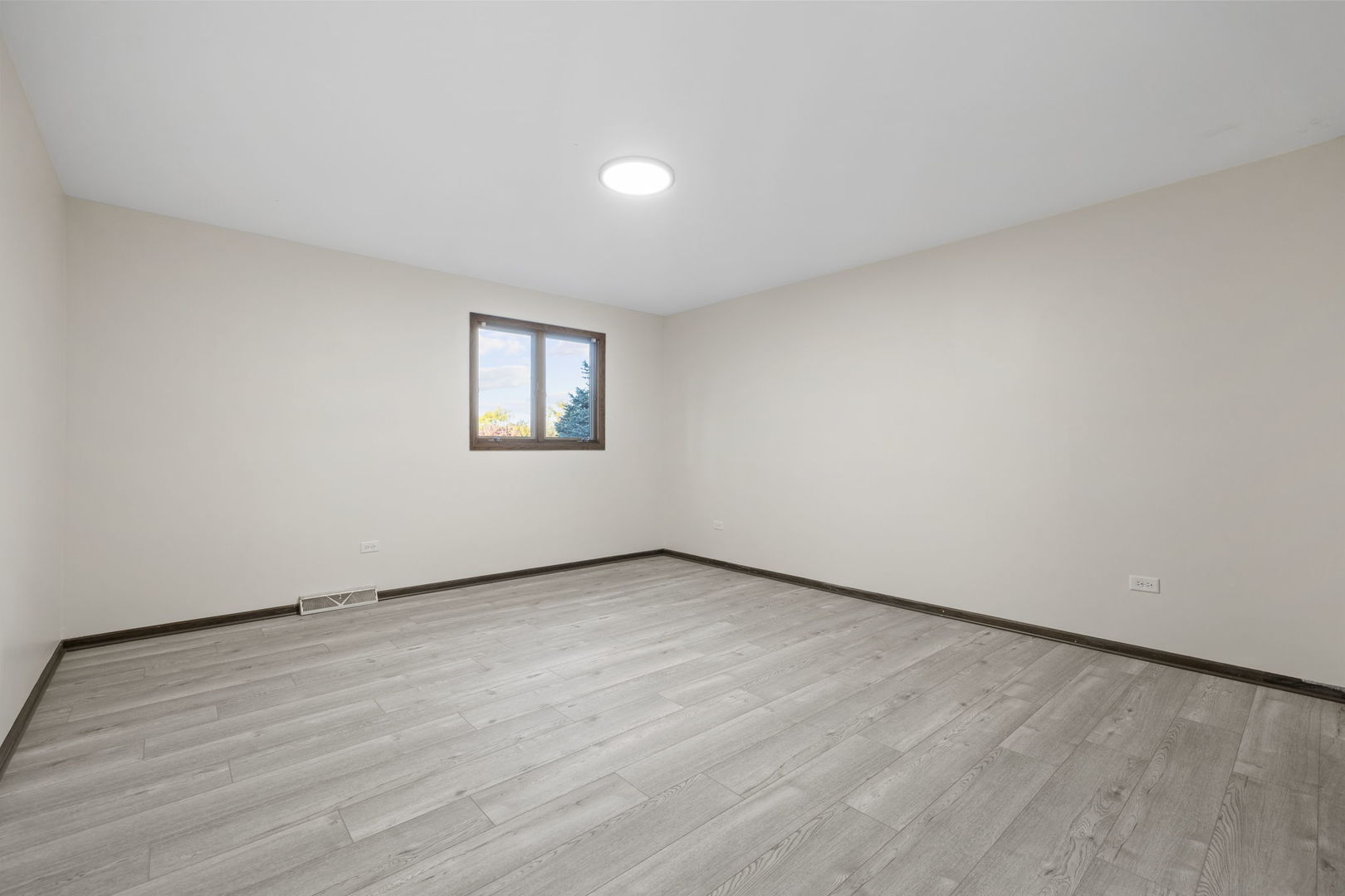 Homer Glen, Illinois, 60491, United States, 4 Bedrooms Bedrooms, ,3 BathroomsBathrooms,Residential,For Sale,1987574