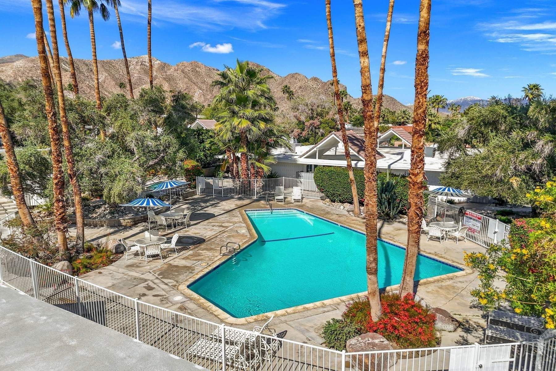  Midcentury Modern Magic in Rancho Mirage - 物件實景