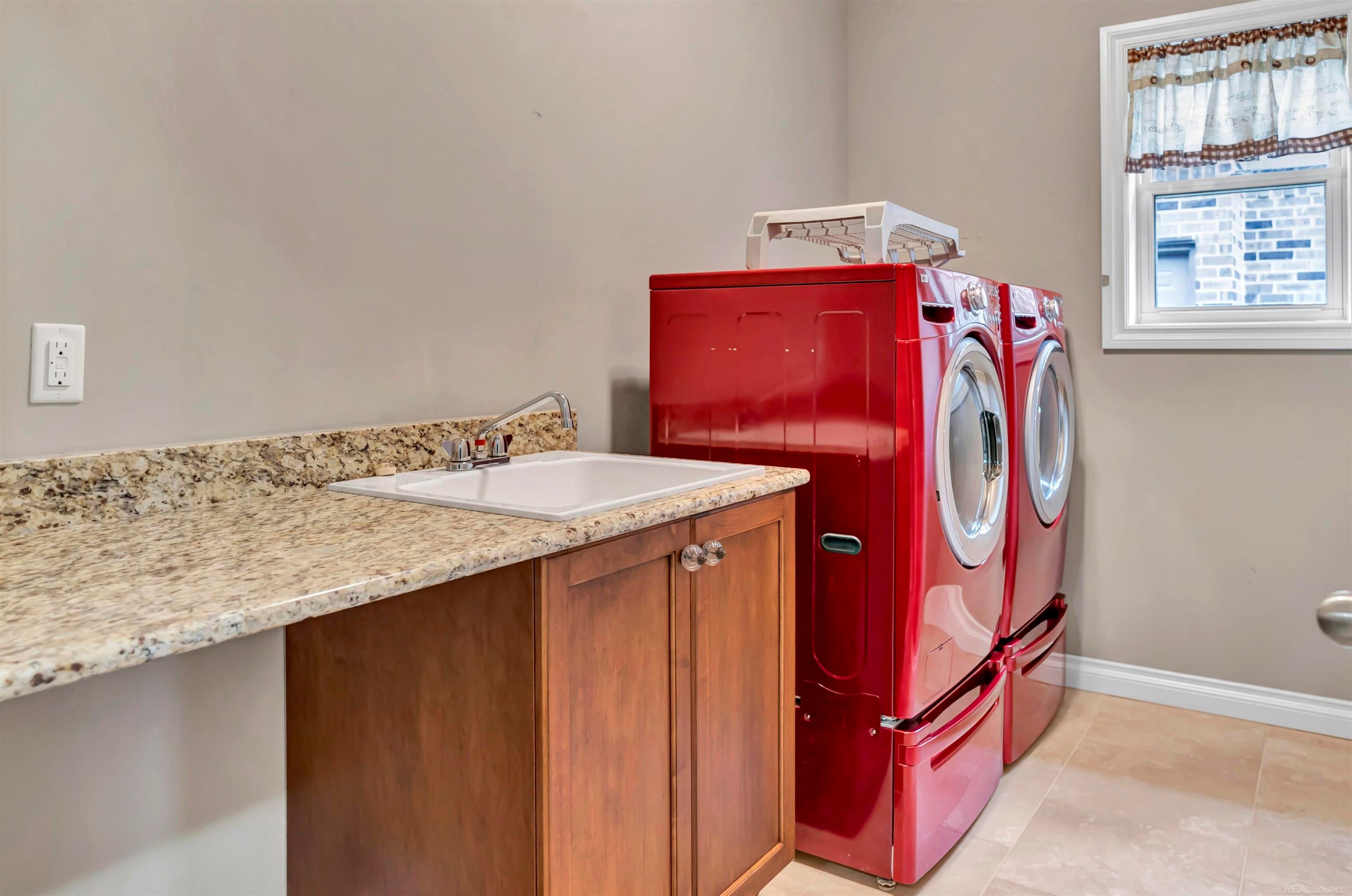 Macomb, Michigan, 48042, United States, 3 Bedrooms Bedrooms, ,3 BathroomsBathrooms,Residential,For Sale,2002873