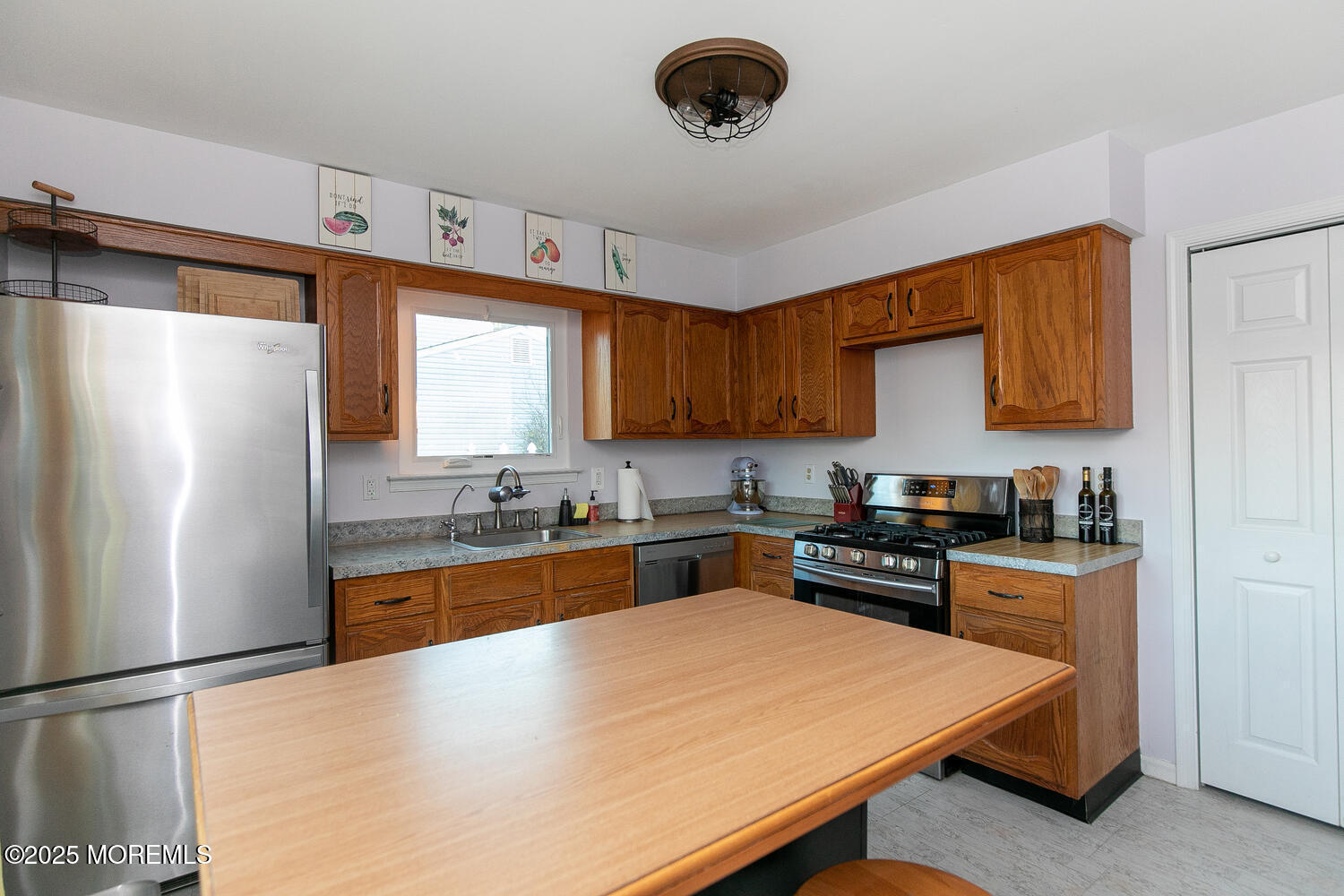 Howell, New Jersey, 07731, United States, 3 Bedrooms Bedrooms, ,2 BathroomsBathrooms,Residential,For Sale,1999516