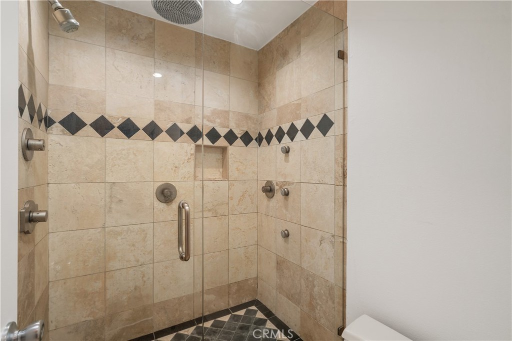 West Hollywood, California, 90069, United States, 1 Bedroom Bedrooms, ,1 BathroomBathrooms,Residential,For Sale,1896618