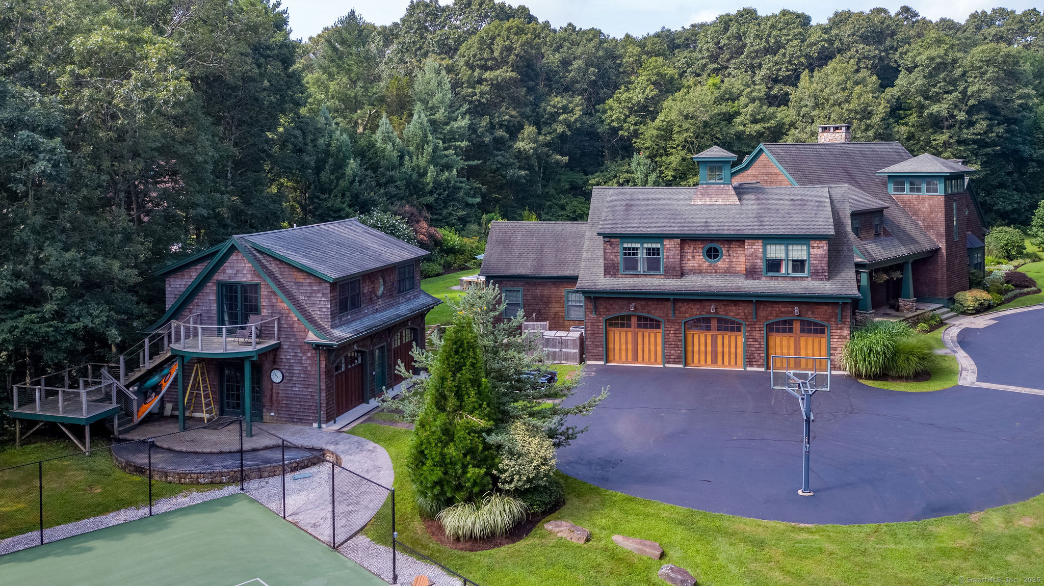 Guilford, Connecticut, 06437, United States, 5 Bedrooms Bedrooms, ,8 BathroomsBathrooms,Residential,For Sale,1903755