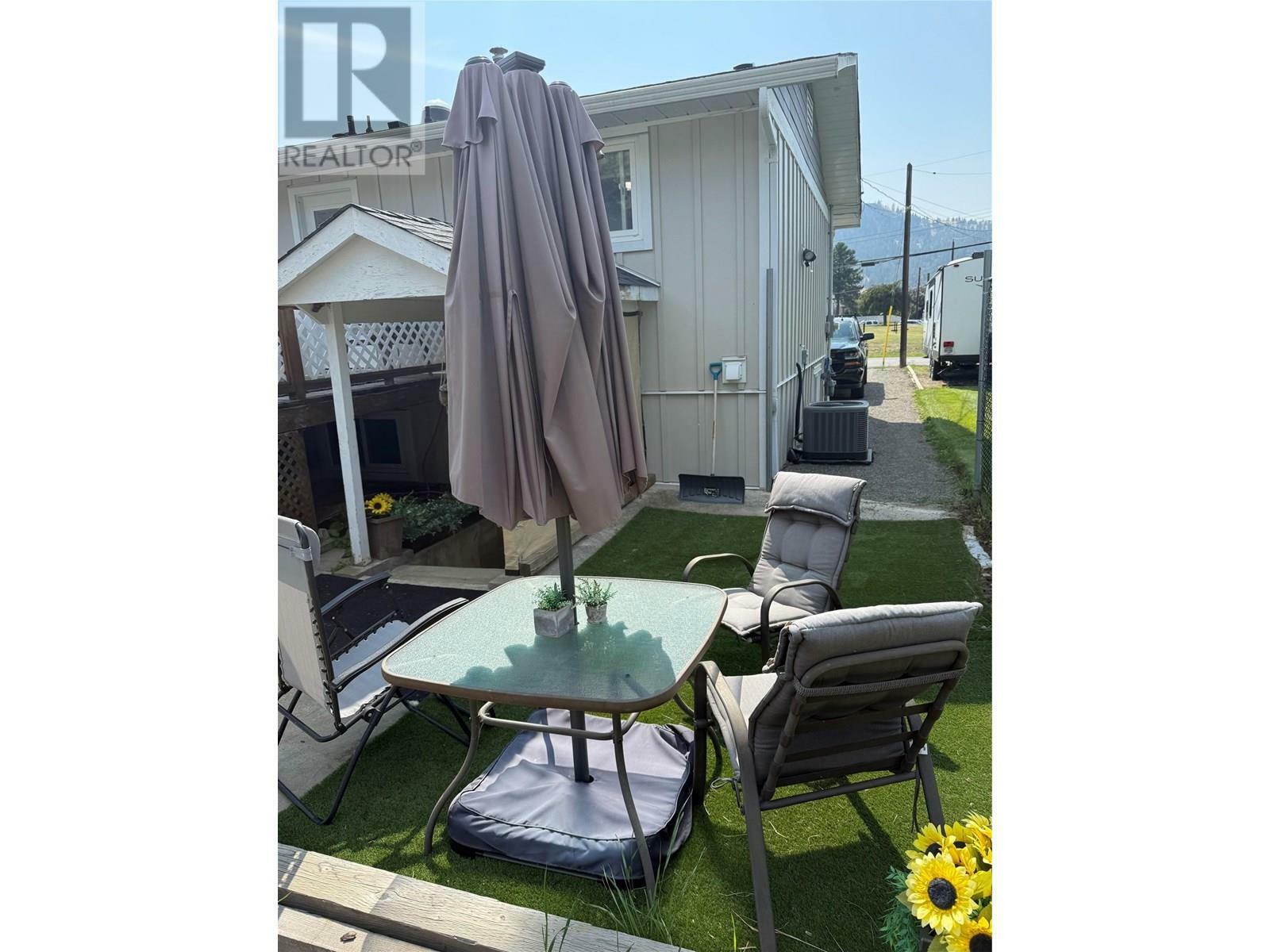 KAMLOOPS, British Columbia, V2H 1L4, CA, 4 Bedrooms Bedrooms, ,2 BathroomsBathrooms,Residential,For Sale,1874935