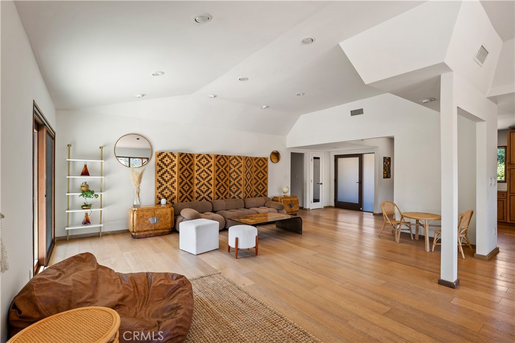 Calabasas, California, 91302, United States, 4 Bedrooms Bedrooms, ,3 BathroomsBathrooms,Residential,For Sale,1890282