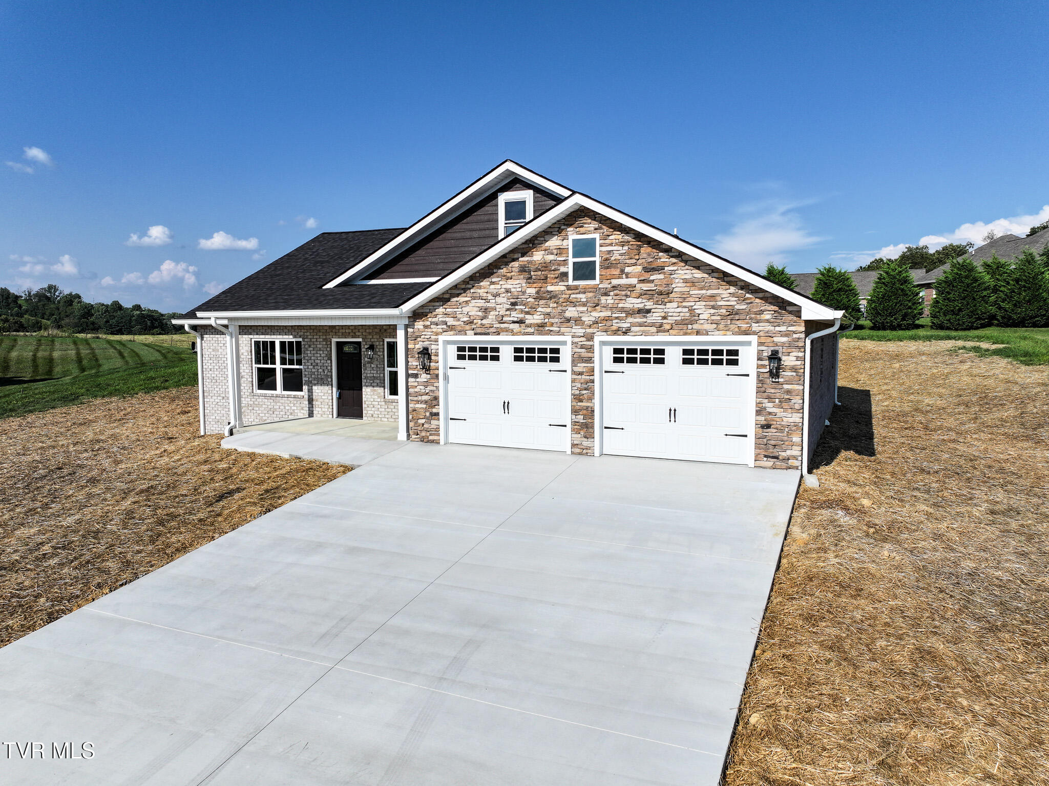 Greeneville, Tennessee, 37745, United States, 3 Bedrooms Bedrooms, ,2 BathroomsBathrooms,Residential,For Sale,1935533