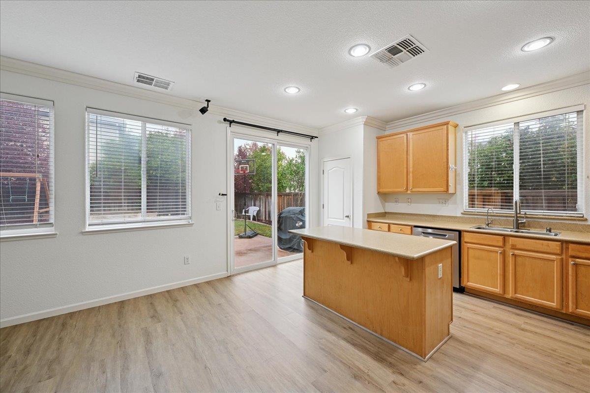 Roseville, California, 95747, United States, 5 Bedrooms Bedrooms, ,3 BathroomsBathrooms,Residential,For Sale,2005801