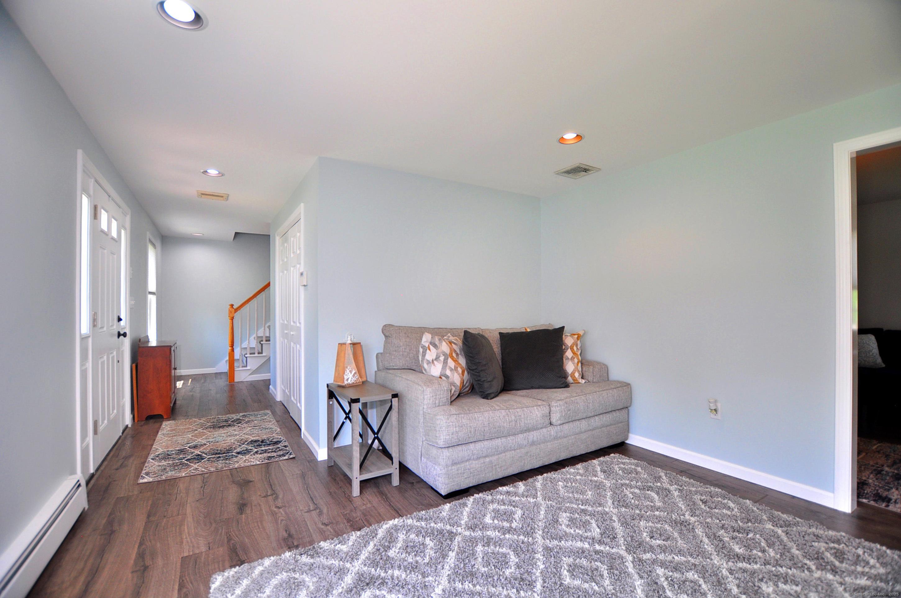 Southington, Connecticut, 06479, United States, 3 Bedrooms Bedrooms, ,4 BathroomsBathrooms,Residential,For Sale,1869273