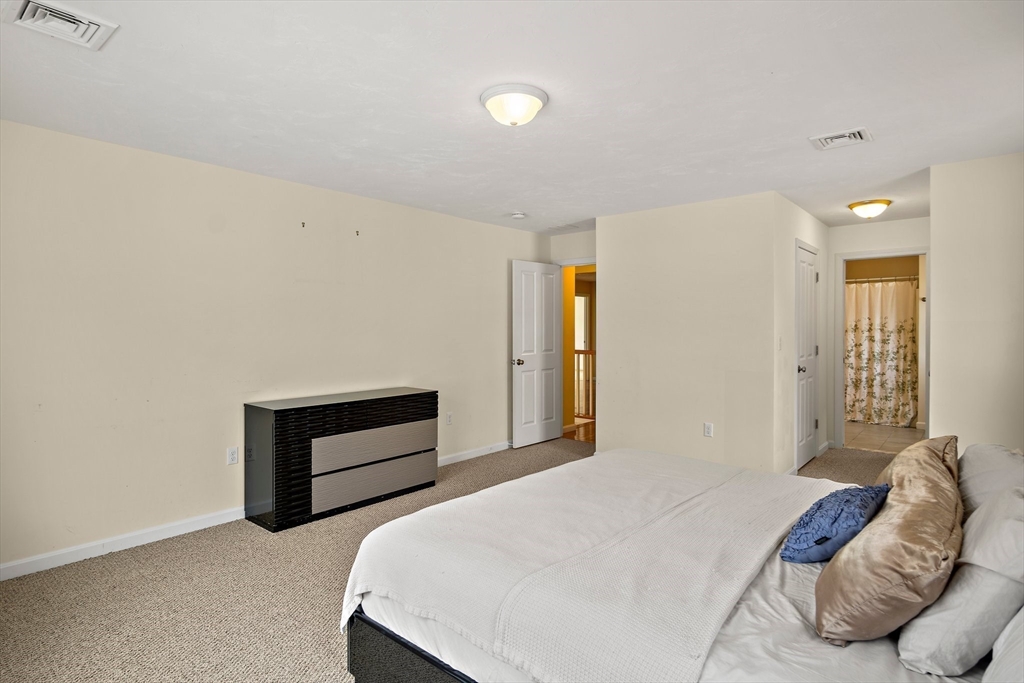 Rockland, Massachusetts, 02370, United States, 4 Bedrooms Bedrooms, ,3 BathroomsBathrooms,Residential,For Sale,1898711