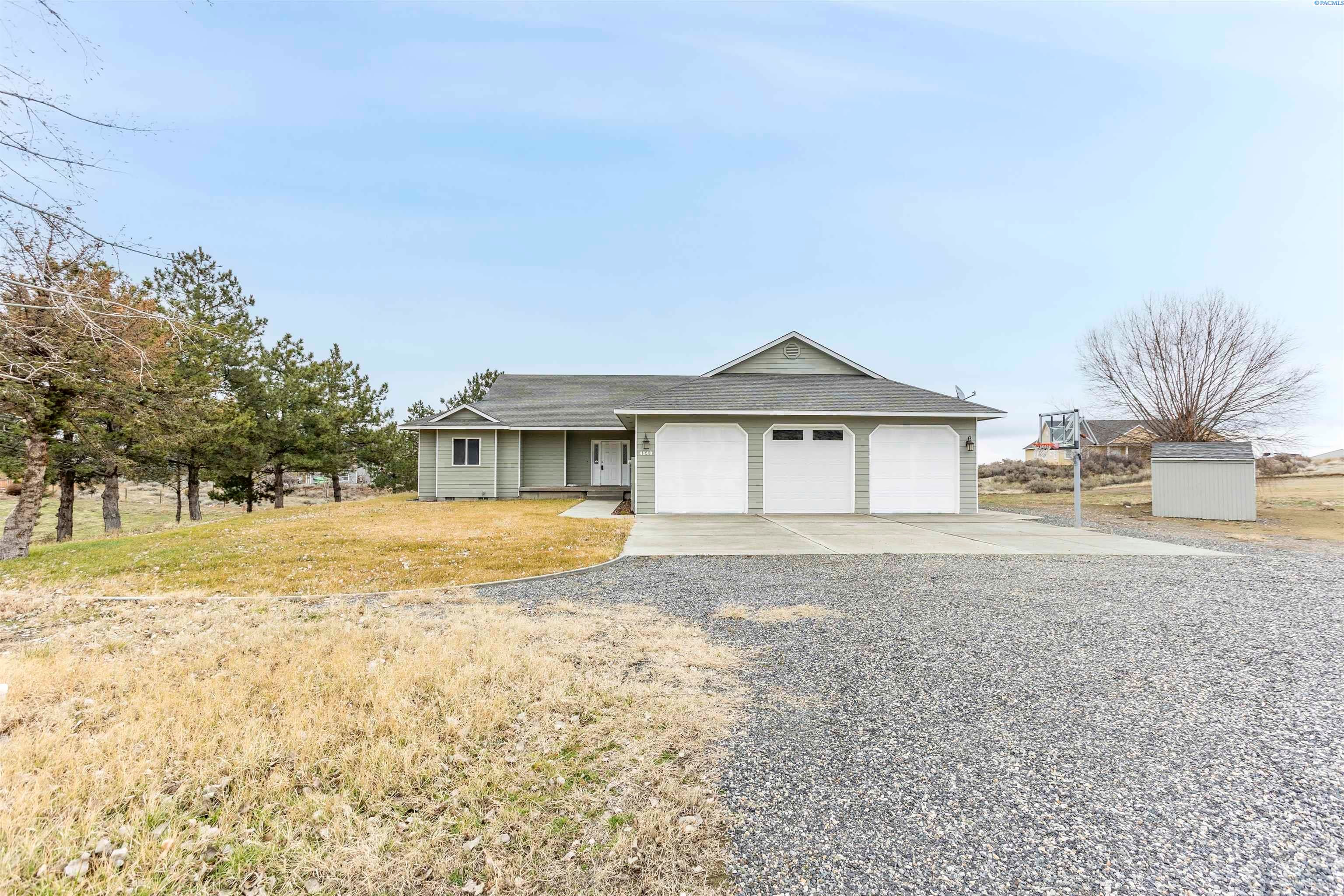 West Richland, Washington, 99353, United States, 5 Bedrooms Bedrooms, ,3 BathroomsBathrooms,Residential,For Sale,1923424