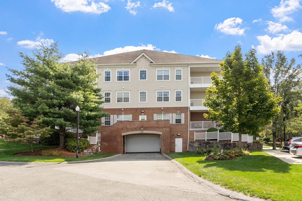 Andover, Massachusetts, 01810, United States, 2 Bedrooms Bedrooms, ,1 BathroomBathrooms,Residential,For Sale,1950822
