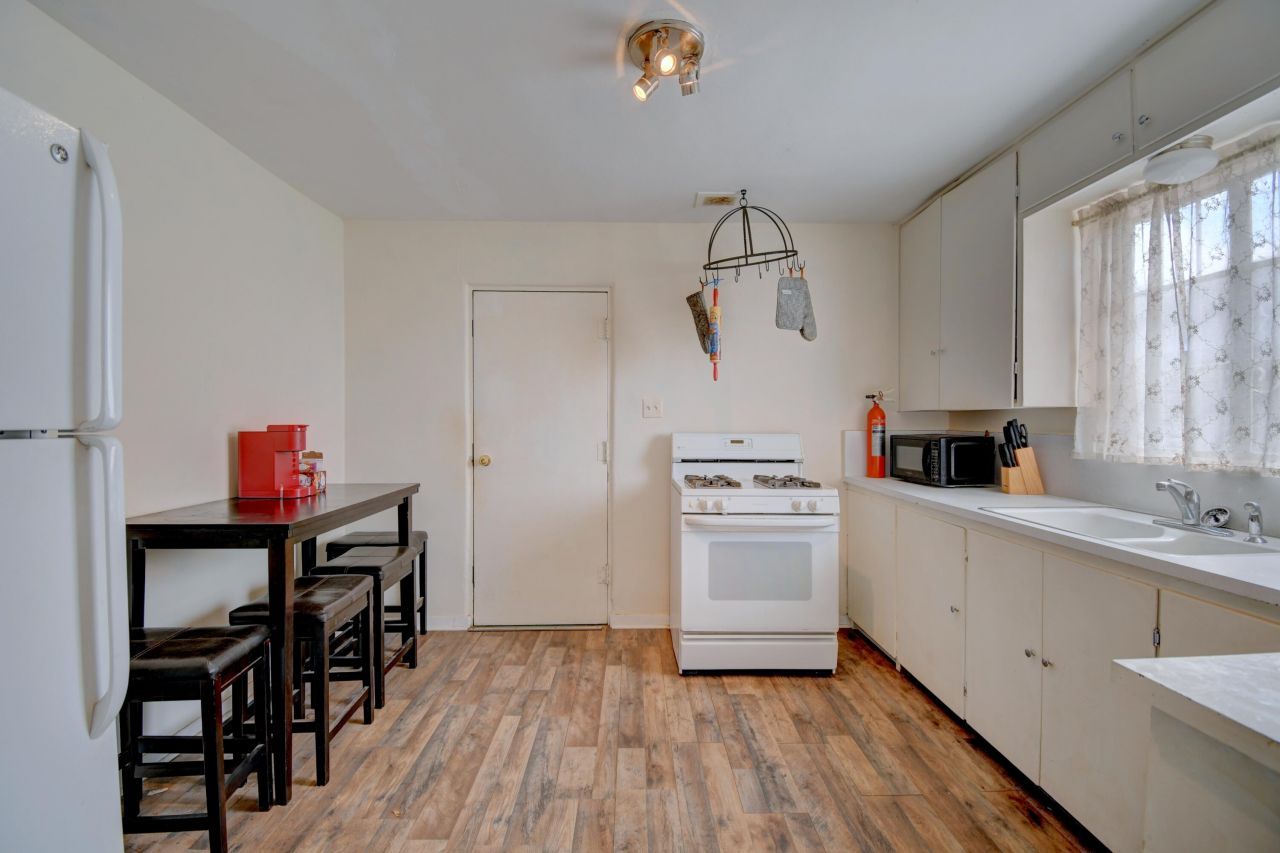 Albuquerque, New Mexico, 87106, United States, 2 Bedrooms Bedrooms, ,Residential,For Sale,1964025