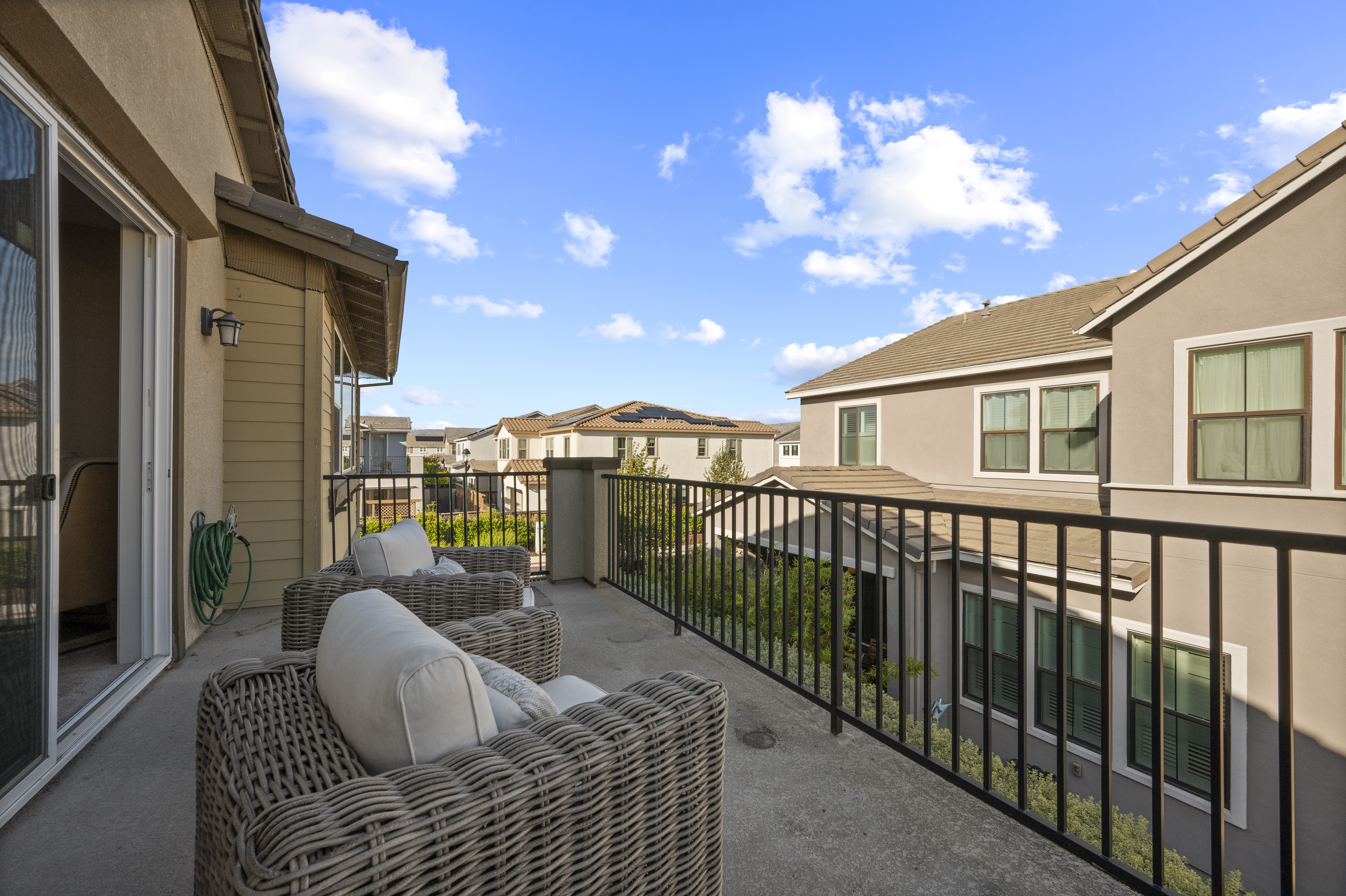  Elevated Modern Living in Sanctuary Village - 物件實景