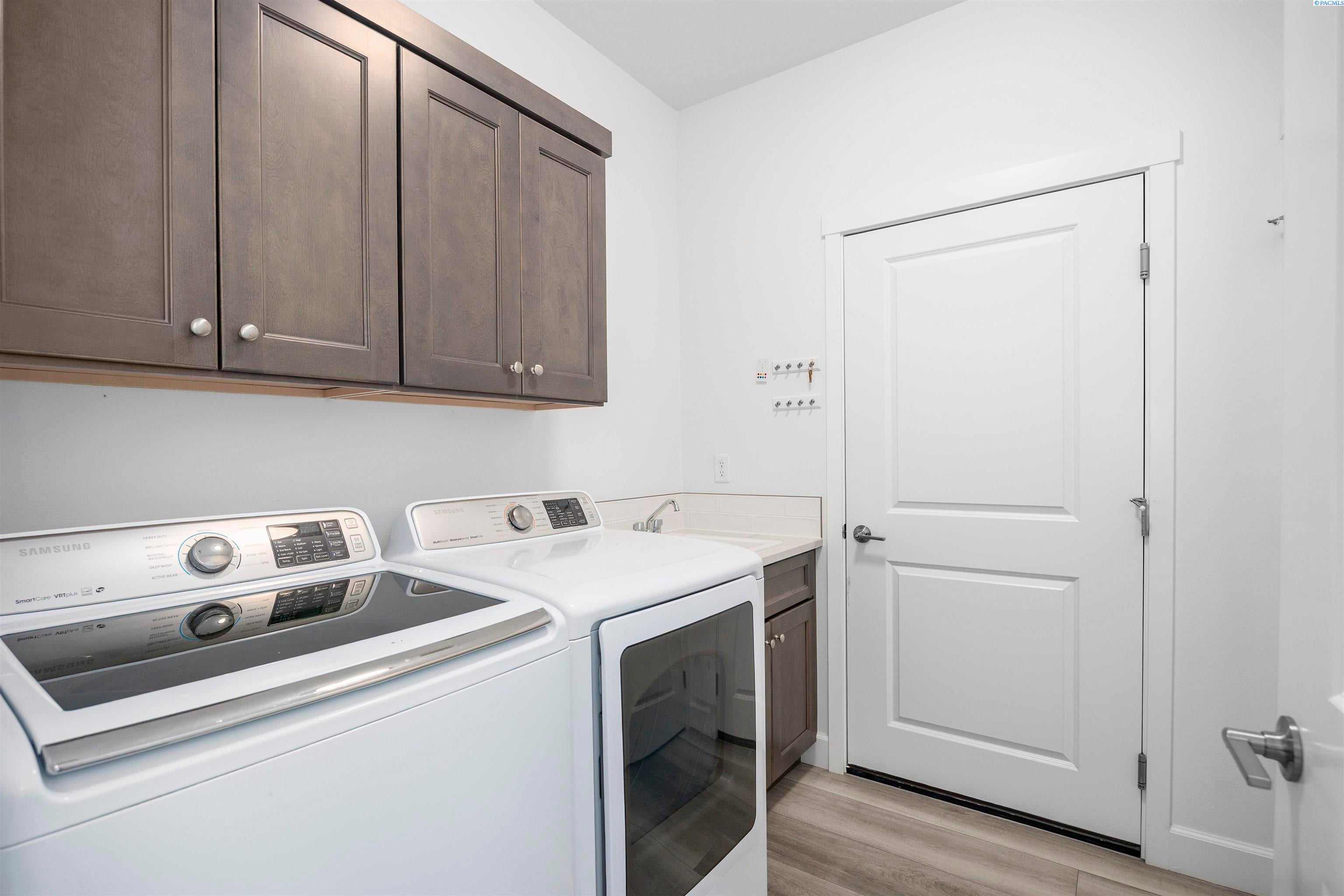 Pasco, Washington, 99301, United States, 4 Bedrooms Bedrooms, ,2 BathroomsBathrooms,Residential,For Sale,1978542