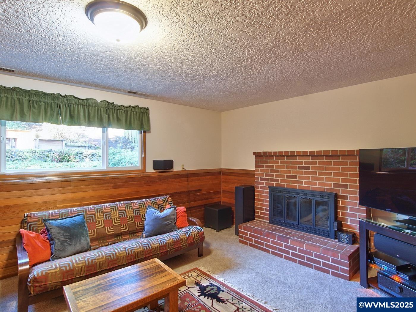 Portland, Oregon, 97229, United States, 4 Bedrooms Bedrooms, ,3 BathroomsBathrooms,Residential,For Sale,1958422