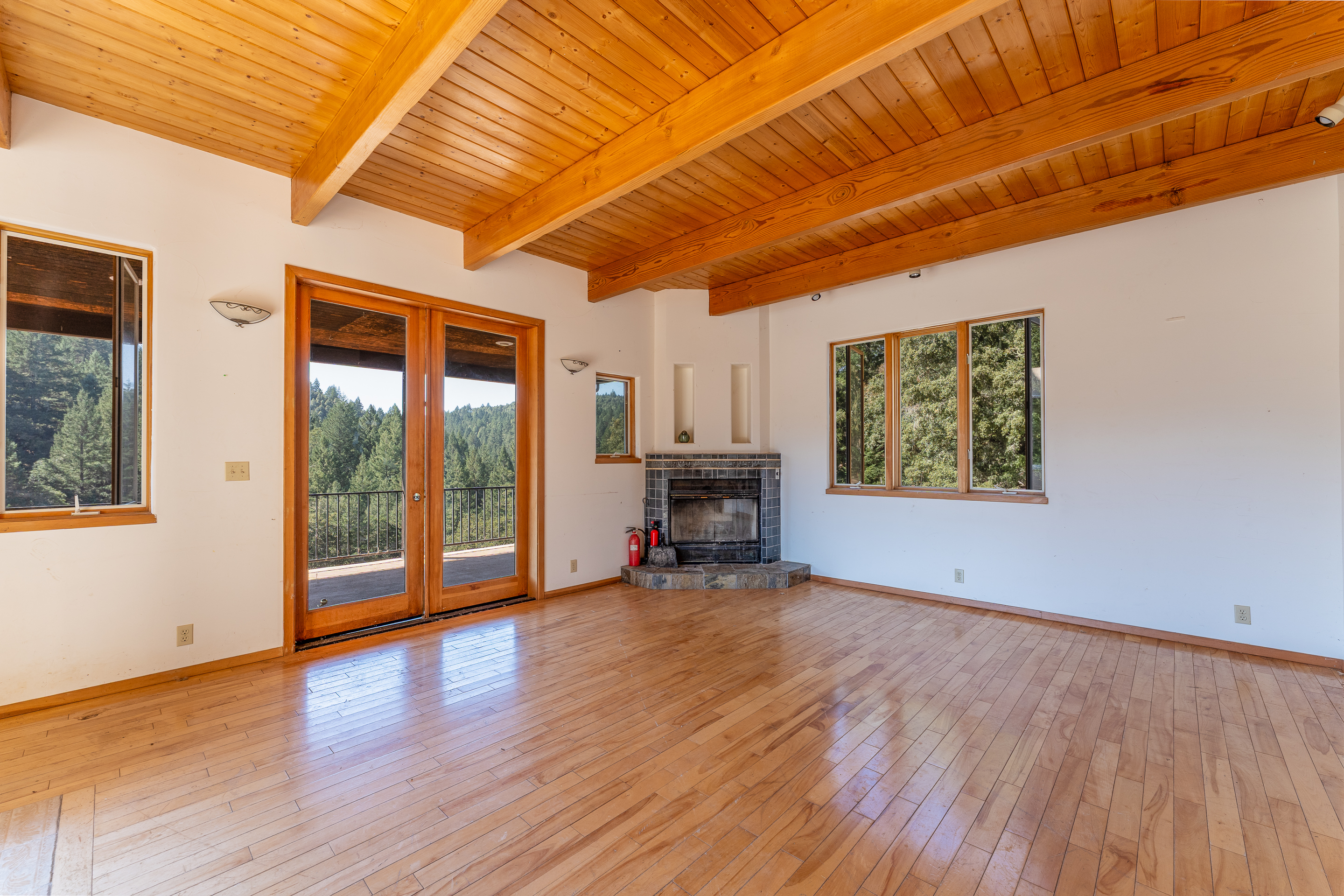 Willits, California, 95490, United States, 2 Bedrooms Bedrooms, ,2 BathroomsBathrooms,Residential,For Sale,1959114